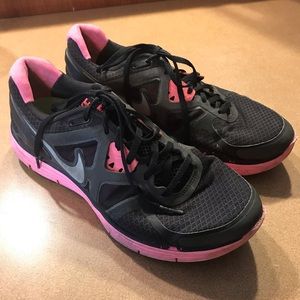 NIKE Women’s running/walking shoe size 10